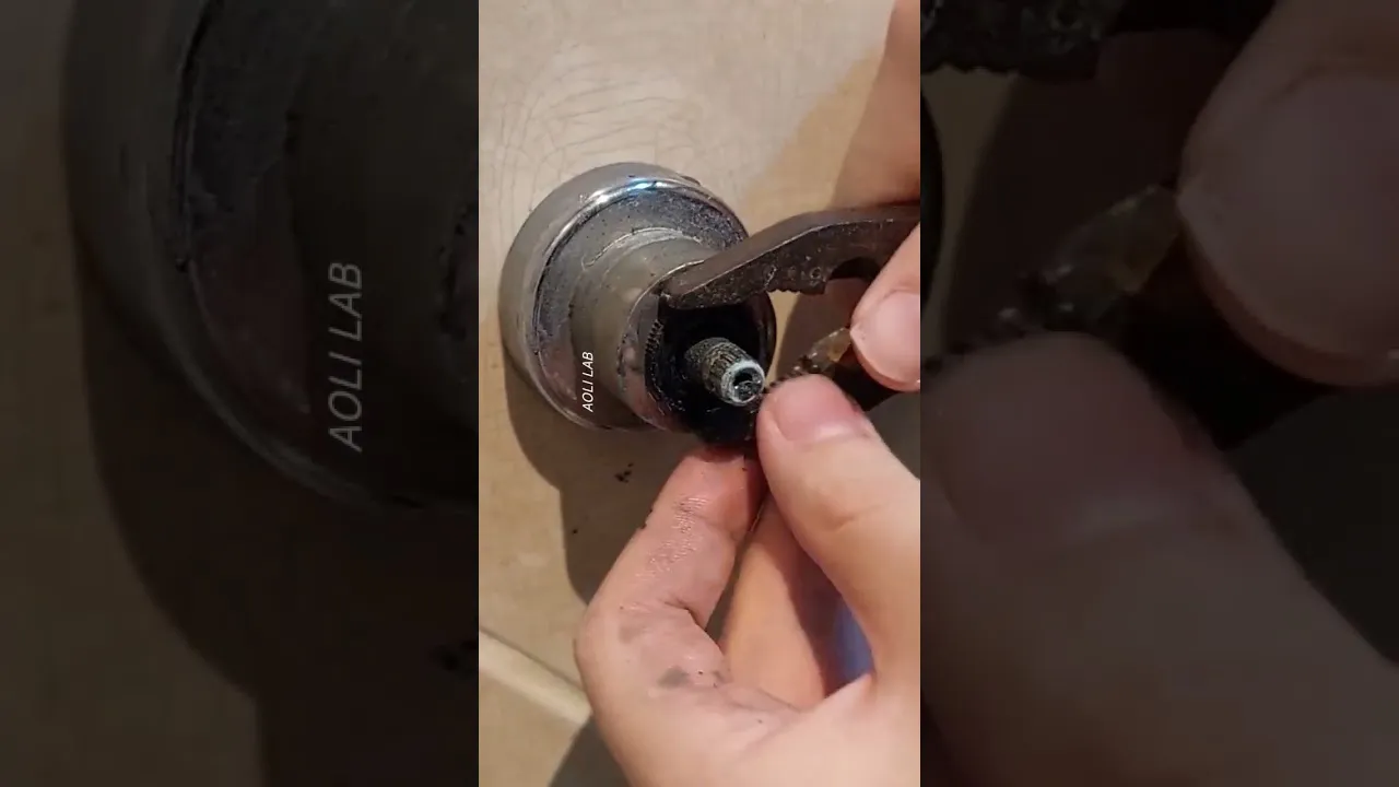 Registro de água do chuveiro solto. reparo. #registroagua #reparo #agua #chuveiro #banheiro