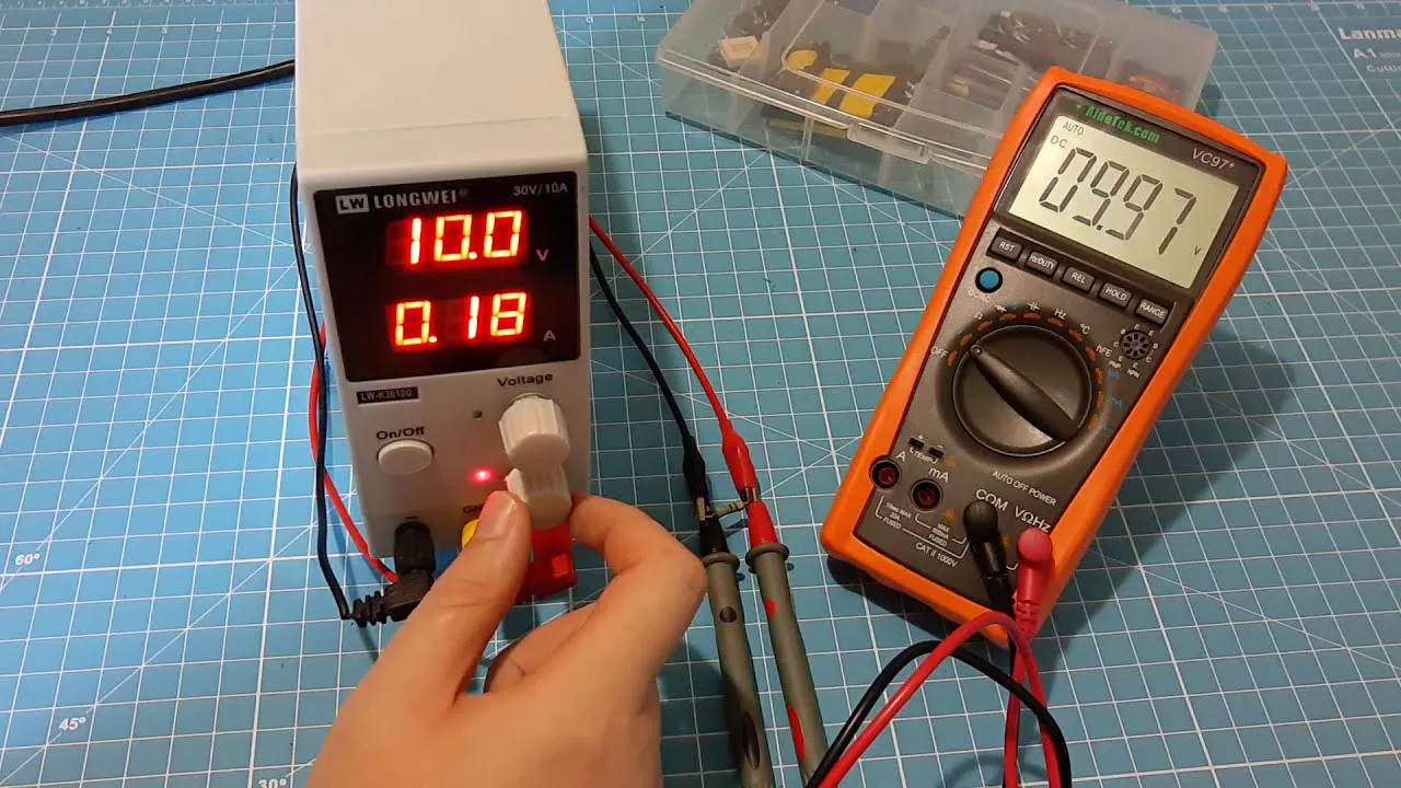 Fonte de Bancada Ajustável 0-30v 10A Lw-k3010D